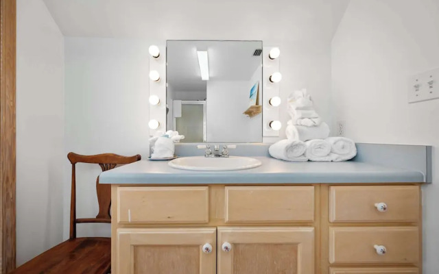 Secluded Waterfront Retreat for 23 Dock, Pets OK