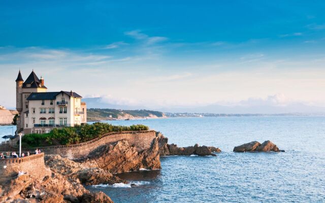 Idyllic Apartment In Biarritz With 2 Bedrooms, Garden And Terrace 150M