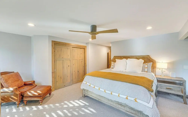 Cozy Sun Valley Townhome w/ Mountain Views!