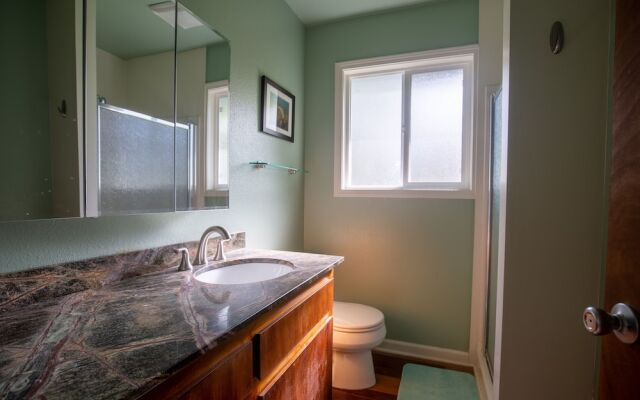 Hale Honu 2 Bedroom Home by RedAwning