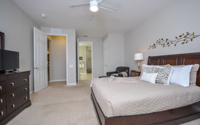 The Loft Deluxe 2 Bedroom Condo by Redawning