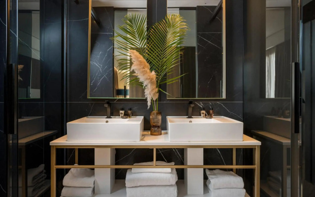 We Me Suite Hotel