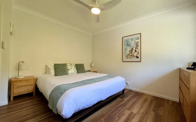 Tropic Lodge by Charlesworth