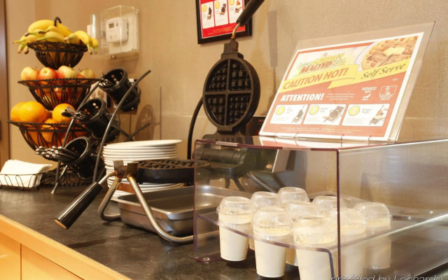 Coast Grimshaw Hotel & Suites