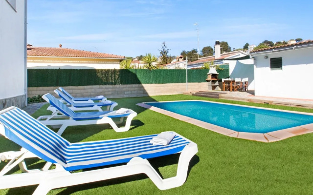 Spacious Holiday Home in Vidreres With Pool