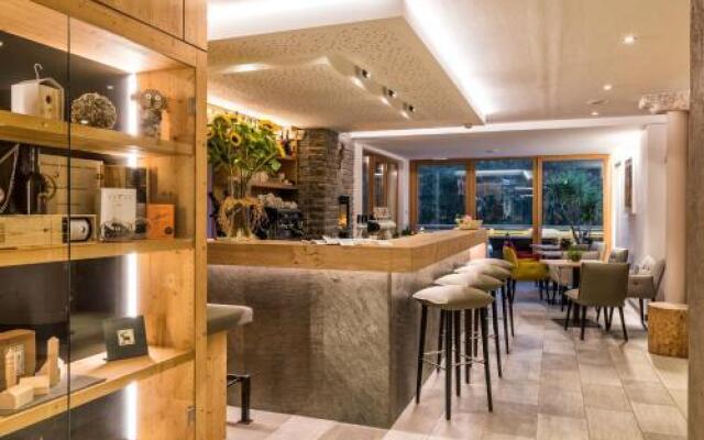 Helmhotel