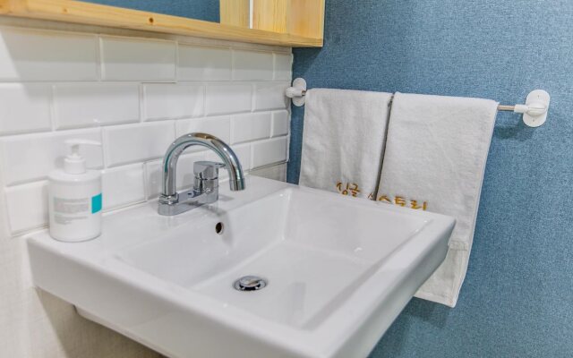 Single Story Capsule Hotel