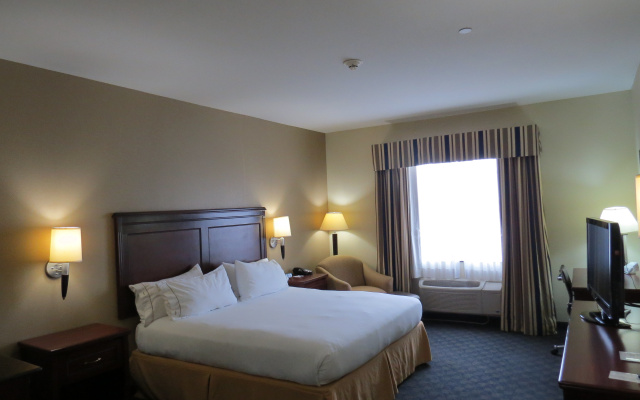 Holiday Inn Express & Suites Pampa by IHG