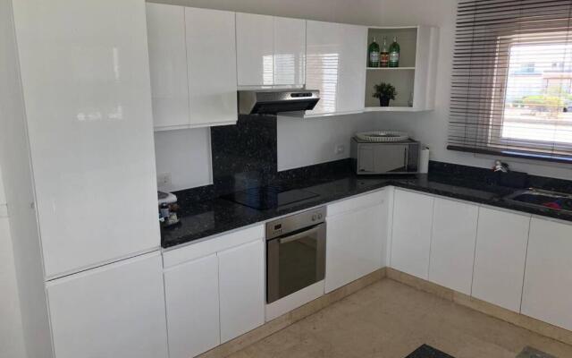Villa with 5 bedrooms & 4 bathrooms - private heated pool