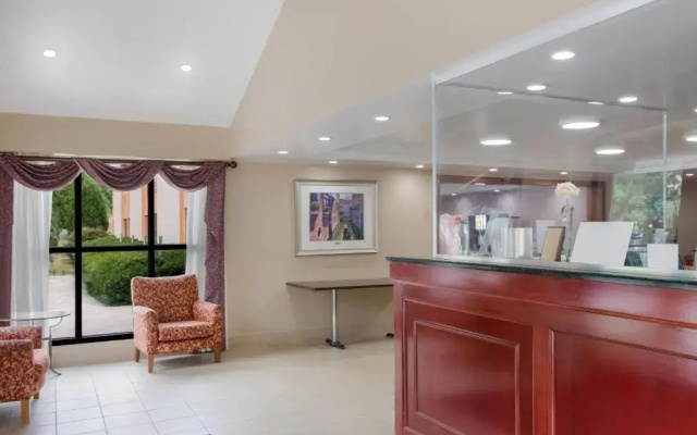 All Seasons Inn & Suites Smithfield Providence