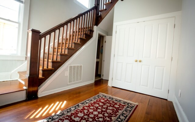 Cozy 2 BR at Constance Street
