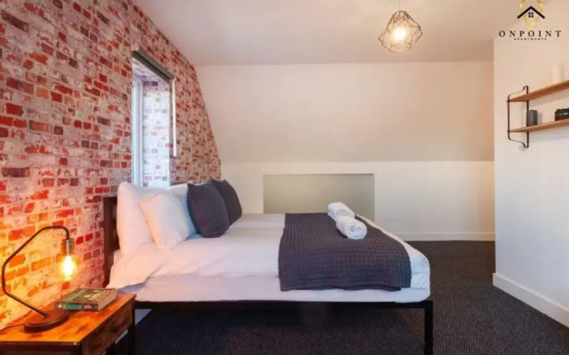 Modern 3-Storey Apartment & Free Parking