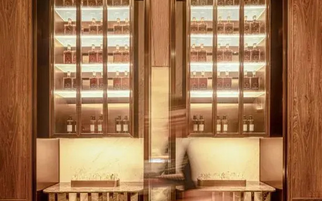Crystal Hotel Shanghai Jinling East Road on the  Bund