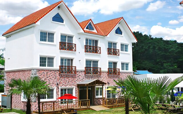 Tongyeong White Beach Pension