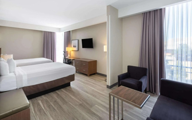La Quinta Inn and Suites by Wyndham Tulsa Downtown - Route 66