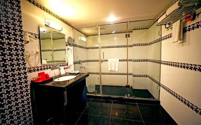 The Red Velvet Hotel Samarpan