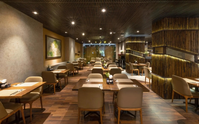 Cochin Zen Hotel