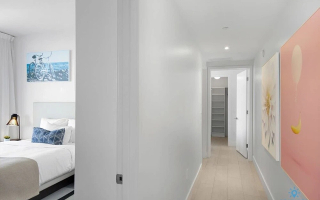 Bayview Luxury: 3BR Pools Oceanfront Amenities