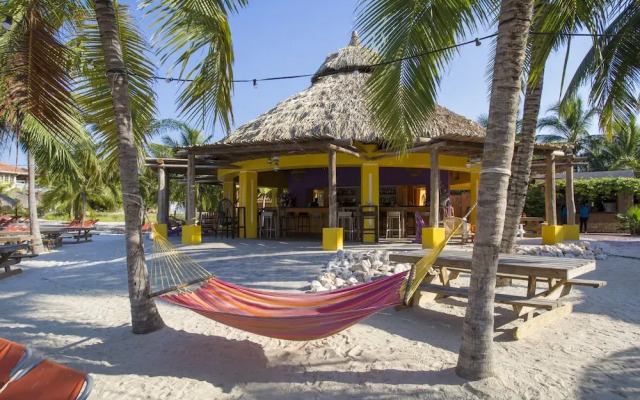 Blue Bay Bungalows - The Garden