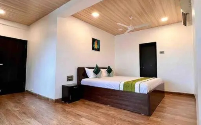 West Valley Villa Casa East