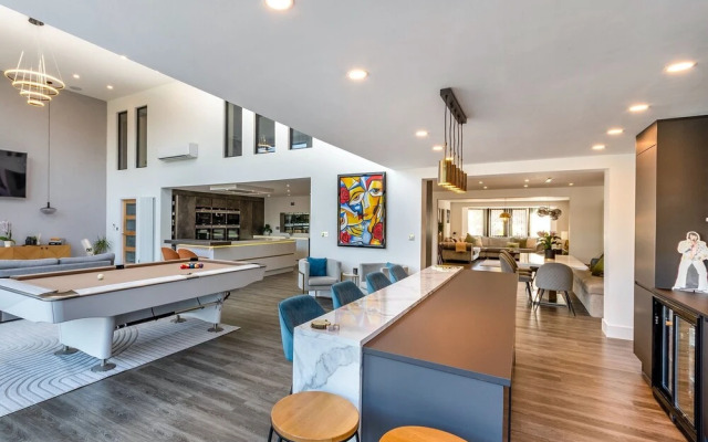 5 Bed Villa-sleeps 10-hot Tub-bar & Pool Table