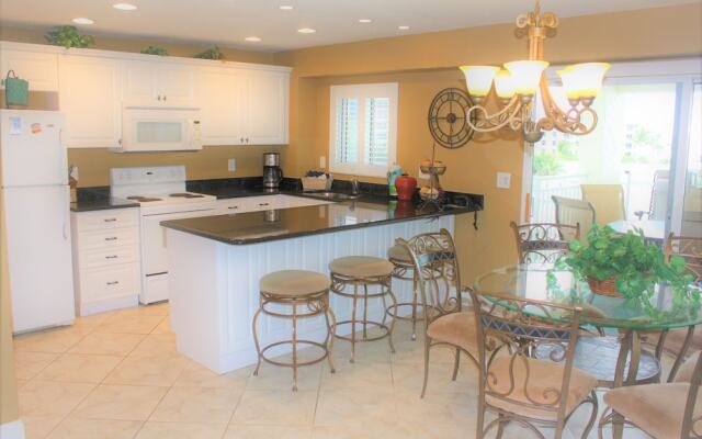 Jamaica Royale - 405 - 2 Br Condo