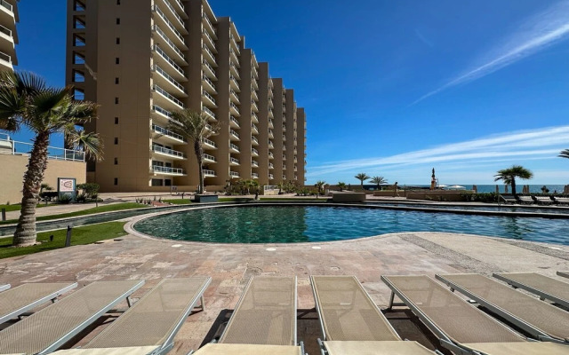 Luxury Ocean View Condo w Huge Deck