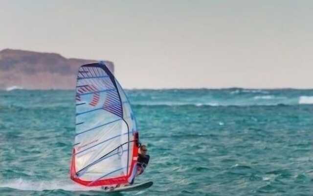 Helen's Beach House 6 Bedroom Home by RedAwning