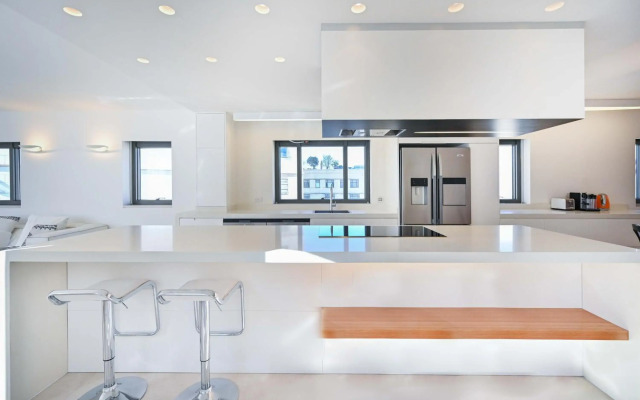 The Lounge Pool By HolyGuest