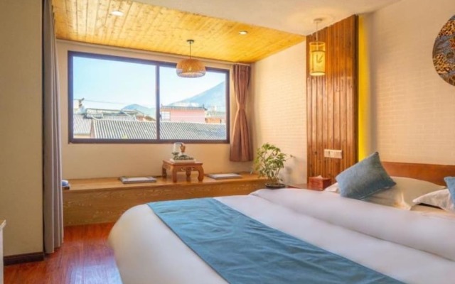 Floral Hotel · Smiling in the Flowers Lugu