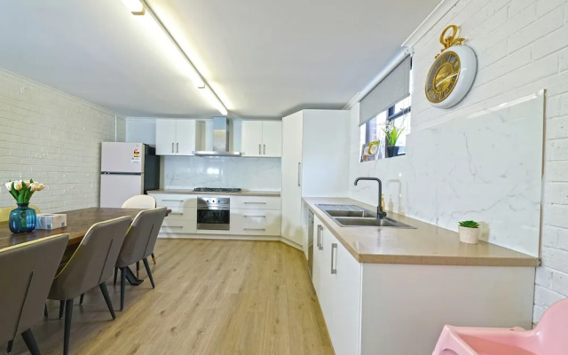 Pet Friendly Ringwood 3BR Home Parking