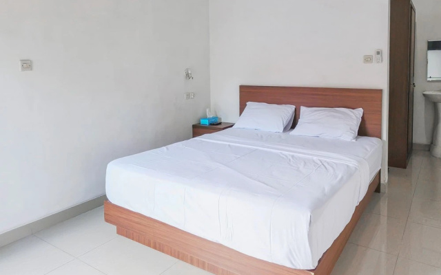 Joglo Guest House Syariah Mitra RedDoorz – Guest Rooms – Tegal