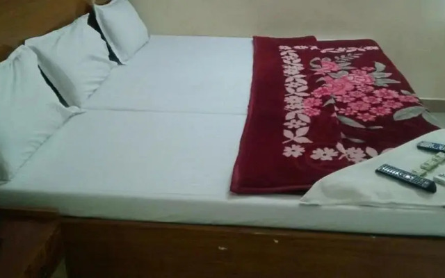 Goroomgo Central Afia Residency chennai