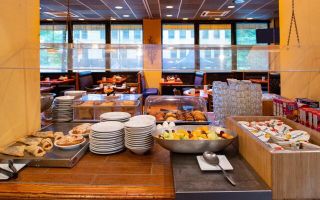 Holiday Inn & Suites Chicago - Downtown by IHG