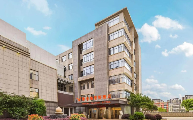 Vienna Classic Hotel (Anqing Yixiu District University Town)