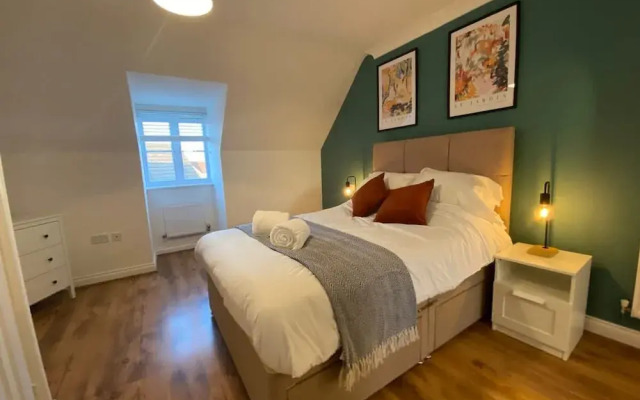 Host Stay Bluebell Close