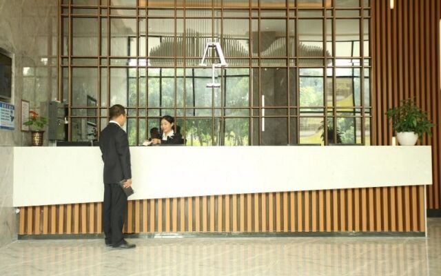 Yayuan Hotel (Shenzhen Pingshan High-speed Railway)