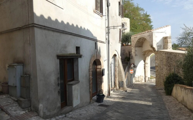 SCAPPO IN UMBRIA, Porta Leone