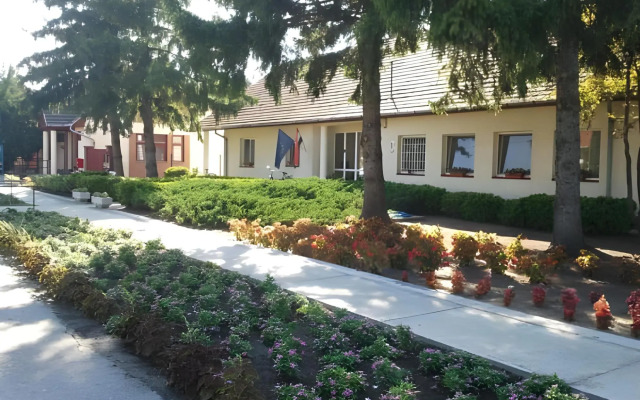 Vadgesztenye Youth Hostel