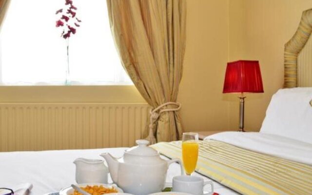 Longford Arms Hotel