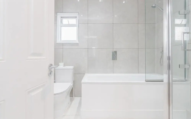 Modern & Spacious 3BR Terraced House