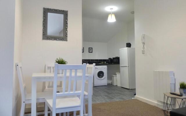 Bright and Modern 4 Person Apartment In City Centre