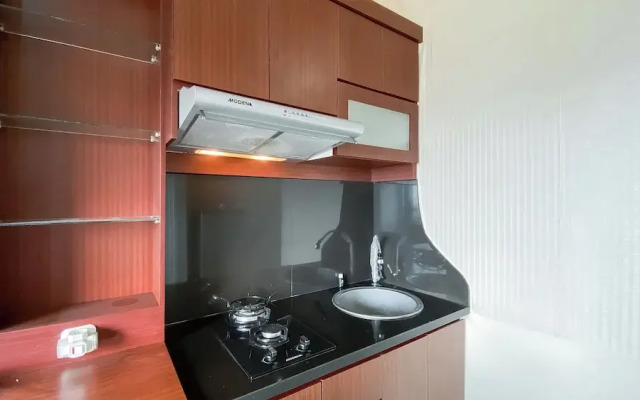Strategic And Homey 2Br Green Pramuka Apartment