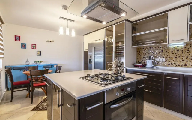 Calypso Lakeview Villas