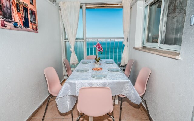 lakeview apartment