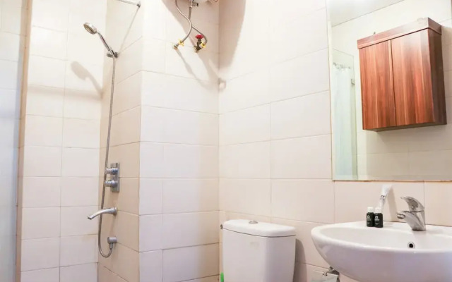 Great Location And Comfy 1Br Apartment Woodland Park Residence