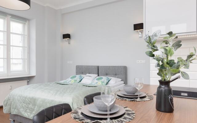 Chmielna 1/3 Studio #3 by Renters