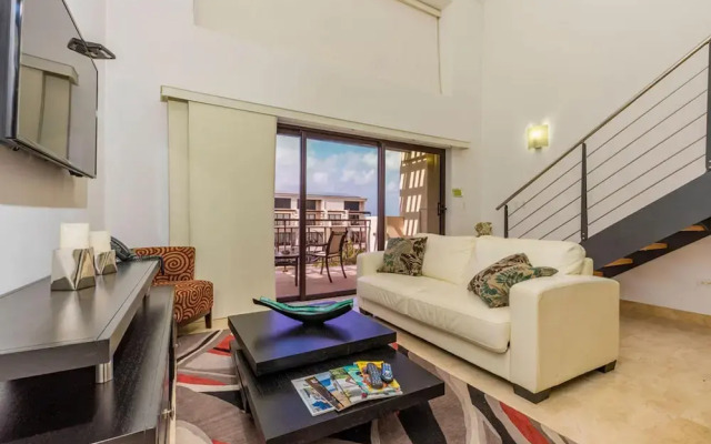 2BR Duplex Palmaruba Condos w Great Location