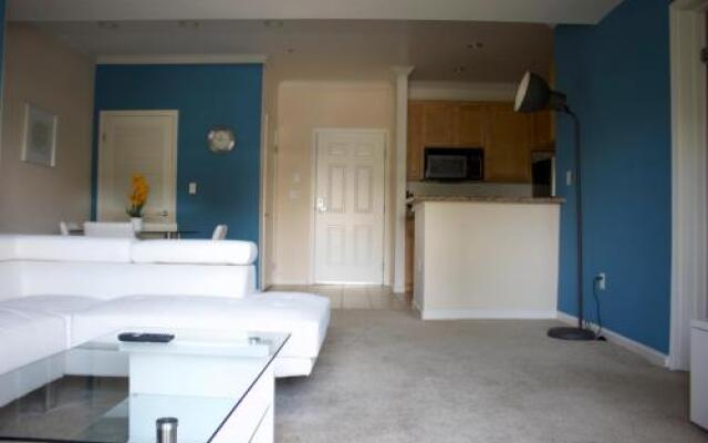 Luxury Apartment Near The Grove