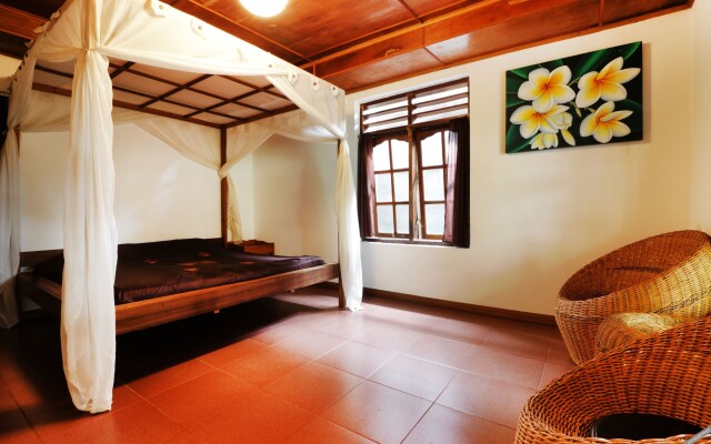 Bagus Bay Guest House By Zuzu
